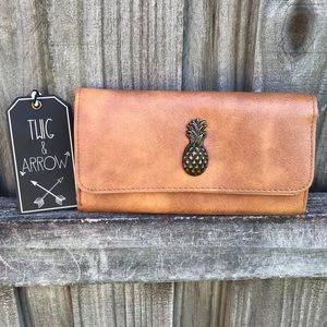 Tilly’s Twig and Arrow | Pineapple Wallet